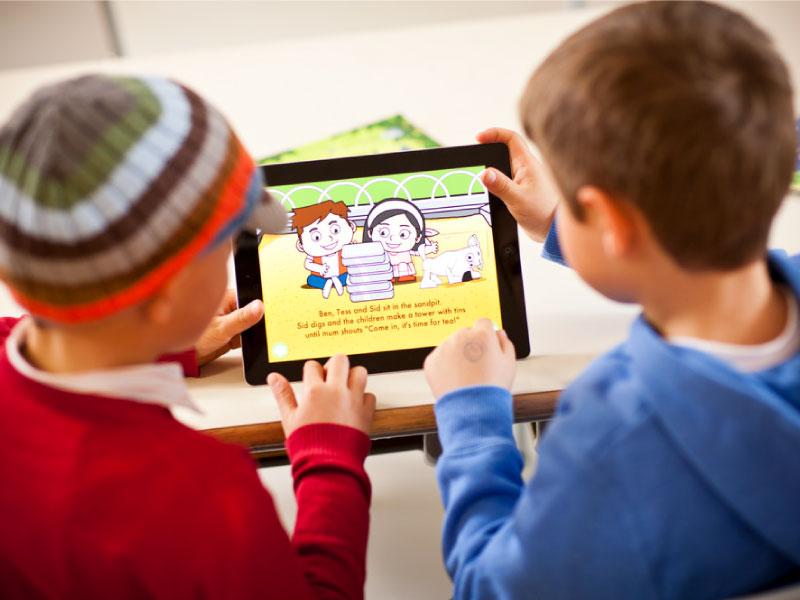 Ba mẹ có thể cho bé lớp 2 học tiếng Anh qua app, website