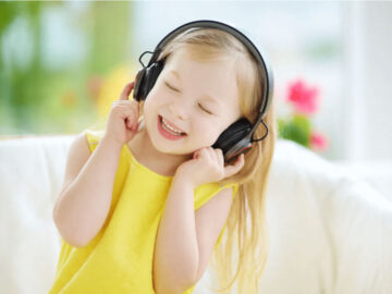 Nghe bài hát tiếng Anh sẽ giúp bé học tiếng Anh tốt hơn